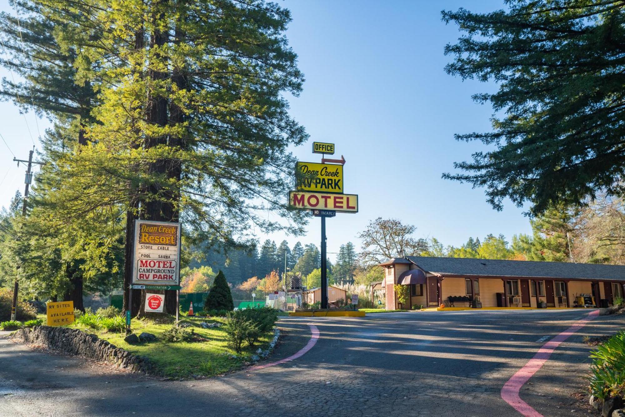 Dean Creek Resort Redway Extérieur photo
